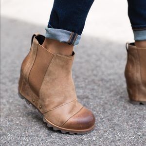 Brand new Elk/Curry SOREL Lea Wedge boots